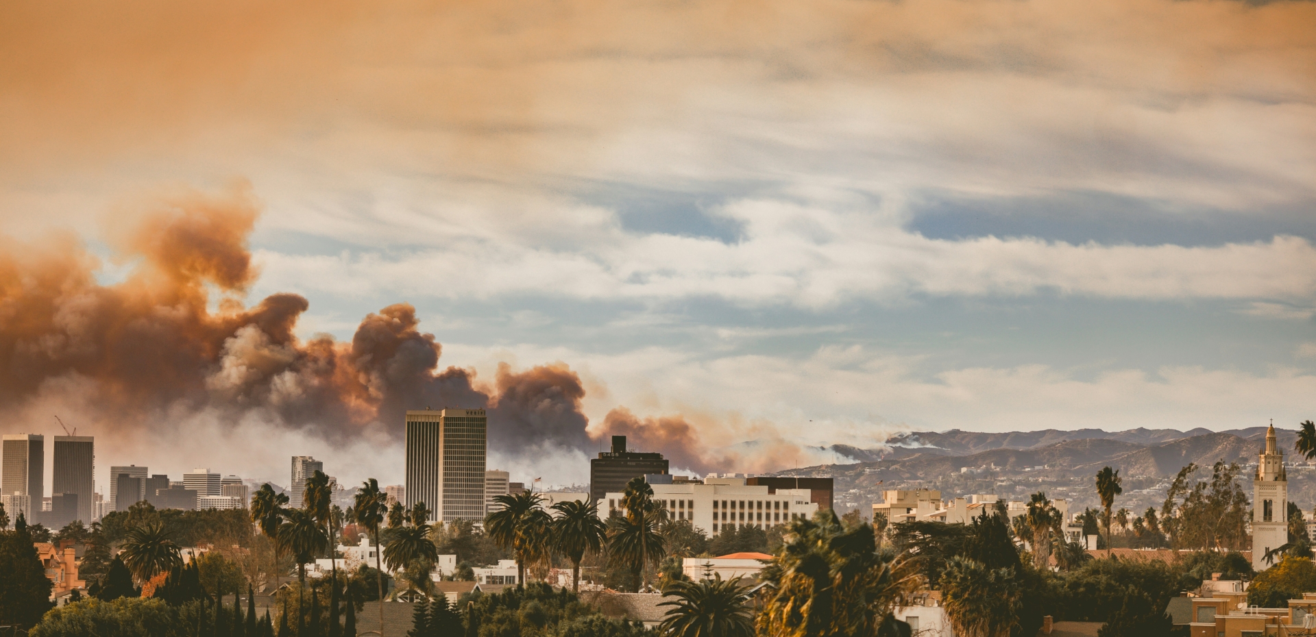 View of the Eaton fire from Los Angeles.